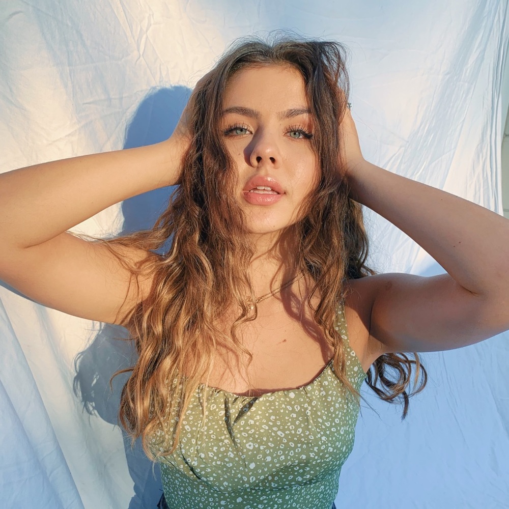 Meet your Posher, Jade